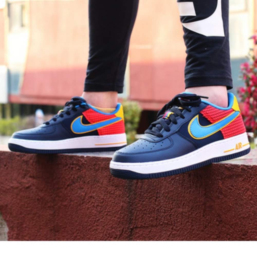 NIKE Air Force 1 Sneakers - Picture 9 of 11